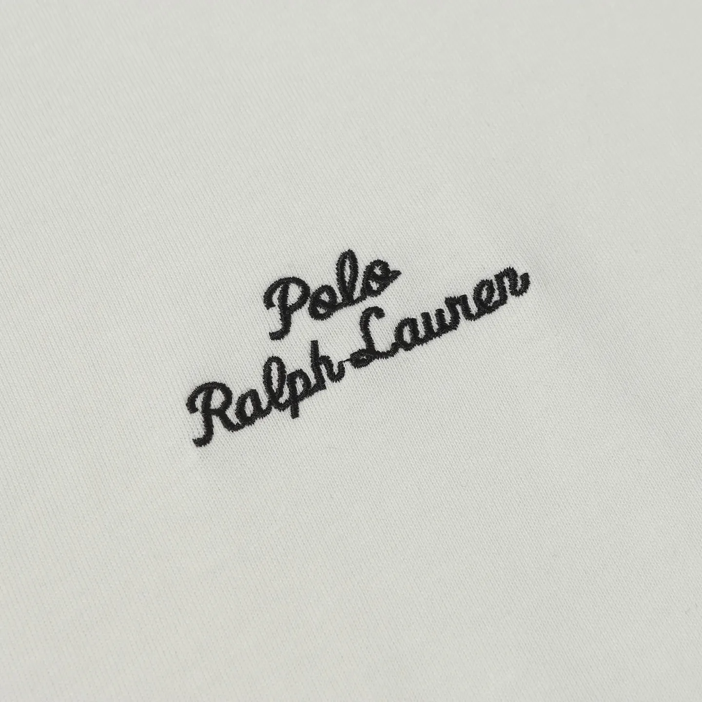 P126 Style number: 506 Ralph Lauren/Ralph Lauren 25ss summer new round-neck T-shirt with English letter embroidery. The main logo on the neck has a QR code mark, which can be scanned for verification. The detailed English letter logo embroidery is all high-density and made with imported Tajima machines, which distinguishes low-quality products on the market. 32 counts, 240g hydrophilic toner, 100% cotton fabric, comfortable and soft, highly breathable, focusing on high-end cost-effectiveness, needless to say good quality. Available in a variety of colors, both boys and girls can try this genderless style, giving them a yuppie tone in no time. Immerse yourself in your leisurely style, and have your own style in retro. Natural, vivid and very French romantic feelings, perfectly integrating youthful atmosphere and trend. Color: black, white, green, sky blue Size: S-xL S Shoulder width 44 Bust 104 Sleeve length 23 Clothing length 72 M Shoulder width 45 Bust 108 Sleeve length 24 Clothing length 74 L Shoulder width 46 Bust 112 Sleeve length 25 Clothing length 76 xL Shoulder width 47 Bust 116 Sleeve length 26 Clothing length 78